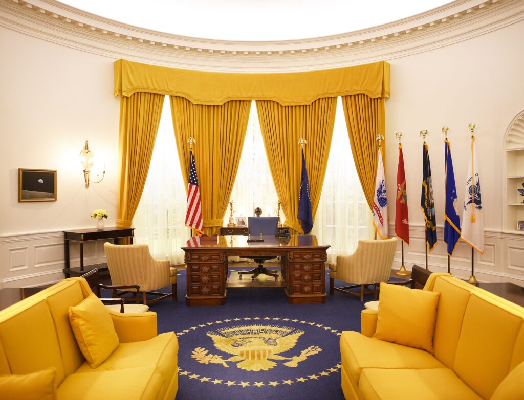 Image of presidential oval office