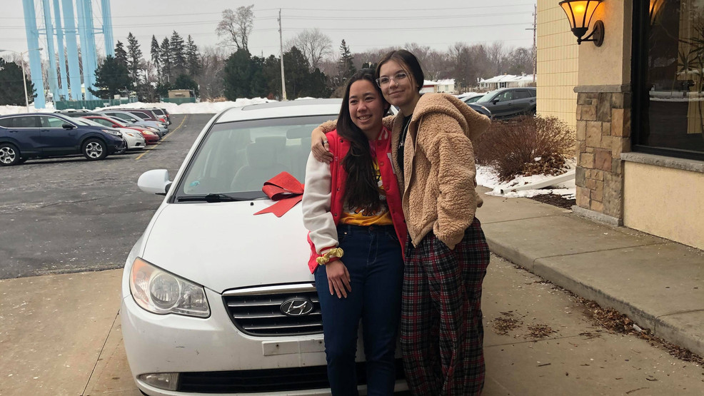 Picture of Hokule’a Taniguchi, left, and Haley Bridges